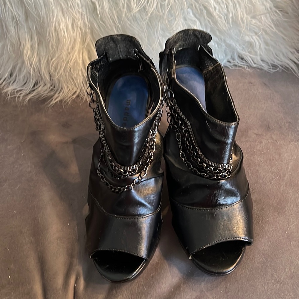 ❤️‍🔥BOGO free (equal or lesser value). Shoes